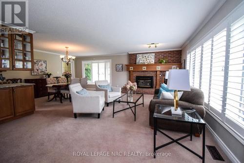 15 Burgess Drive, Grimsby (542 - Grimsby East), ON - Indoor Photo Showing Living Room With Fireplace