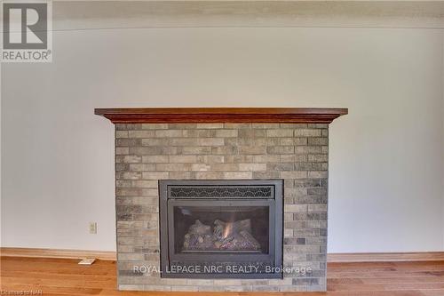 327 South Mill Street, Fort Erie (335 - Ridgeway), ON - Indoor Photo Showing Living Room With Fireplace