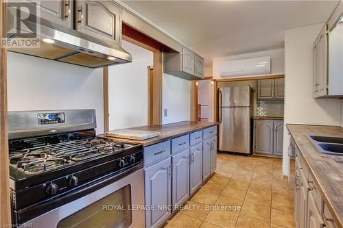 327 South Mill Street, Fort Erie (335 - Ridgeway), ON - Indoor Photo Showing Kitchen With Stainless Steel Kitchen With Double Sink