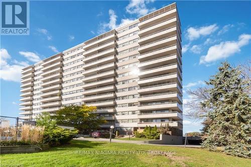 409 - 215 Glenridge Avenue, St. Catharines (461 - Glendale/Glenridge), ON - Outdoor With Balcony With Facade