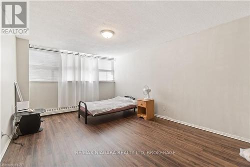 409 - 215 Glenridge Avenue, St. Catharines (461 - Glendale/Glenridge), ON - Indoor Photo Showing Bedroom