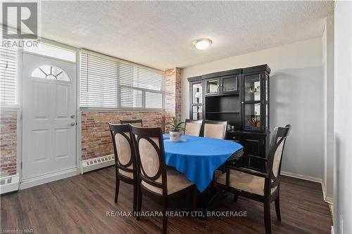 409 - 215 Glenridge Avenue, St. Catharines (461 - Glendale/Glenridge), ON - Indoor Photo Showing Dining Room