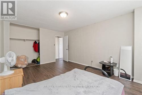 409 - 215 Glenridge Avenue, St. Catharines (461 - Glendale/Glenridge), ON - Indoor Photo Showing Bedroom