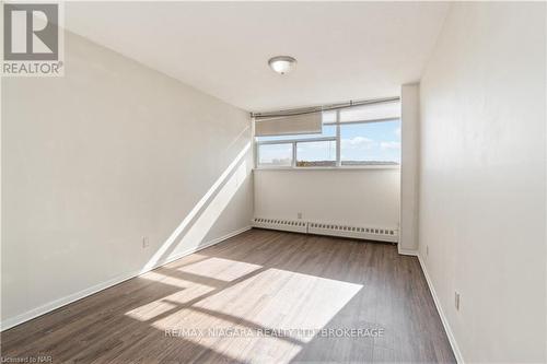 409 - 215 Glenridge Avenue, St. Catharines (461 - Glendale/Glenridge), ON - Indoor Photo Showing Other Room