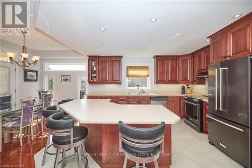 138 Loretta Drive, Niagara-On-The-Lake (108 - Virgil), ON - Indoor Photo Showing Kitchen With Double Sink