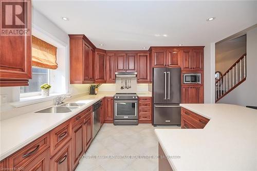 138 Loretta Drive, Niagara-On-The-Lake (108 - Virgil), ON - Indoor Photo Showing Kitchen With Double Sink