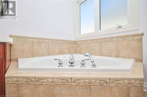 138 Loretta Drive, Niagara-On-The-Lake (108 - Virgil), ON - Indoor Photo Showing Bathroom