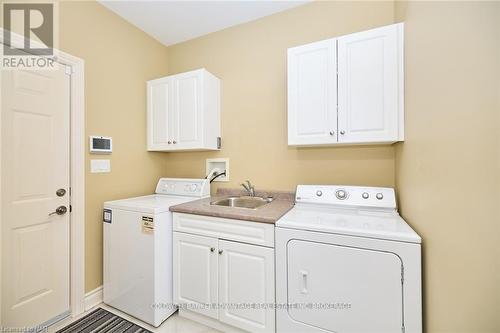 138 Loretta Drive, Niagara-On-The-Lake (108 - Virgil), ON - Indoor Photo Showing Laundry Room