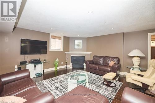 138 Loretta Drive, Niagara-On-The-Lake (108 - Virgil), ON - Indoor Photo Showing Living Room