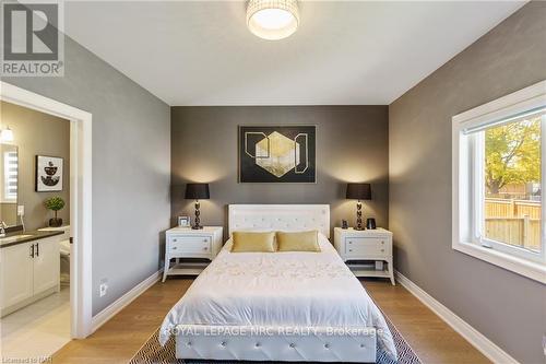 3585 Canfield Crescent, Fort Erie (327 - Black Creek), ON - Indoor Photo Showing Bedroom