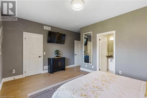 3585 Canfield Crescent, Fort Erie (327 - Black Creek), ON - Indoor Photo Showing Bedroom