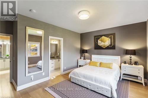 3585 Canfield Crescent, Fort Erie (327 - Black Creek), ON - Indoor Photo Showing Bedroom