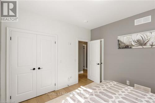 3585 Canfield Crescent, Fort Erie (327 - Black Creek), ON - Indoor Photo Showing Bedroom