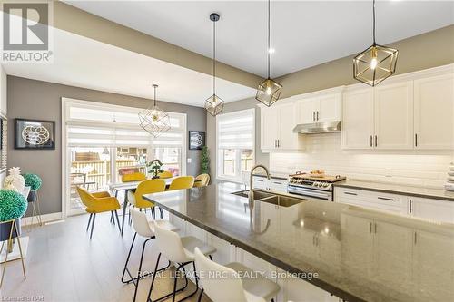 3585 Canfield Crescent, Fort Erie (327 - Black Creek), ON - Indoor Photo Showing Kitchen With Double Sink With Upgraded Kitchen