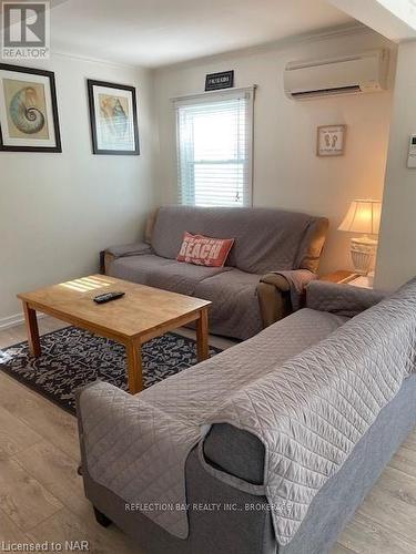 350 Ashwood Avenue, Fort Erie (337 - Crystal Beach), ON - Indoor Photo Showing Living Room