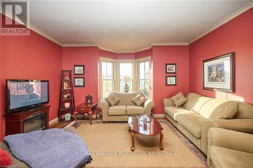 53 Archange Street, Fort Erie (332 - Central), ON - Indoor Photo Showing Living Room