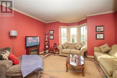 53 Archange Street, Fort Erie (332 - Central), ON - Indoor Photo Showing Living Room