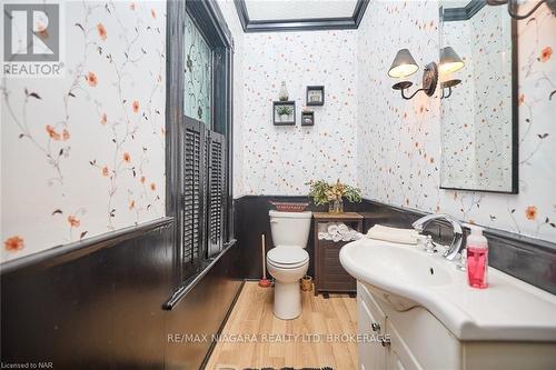 53 Archange Street, Fort Erie (332 - Central), ON - Indoor Photo Showing Bathroom