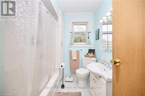 53 Archange Street, Fort Erie (332 - Central), ON - Indoor Photo Showing Bathroom