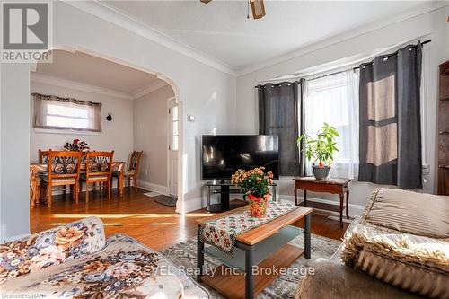 3 Delaware Avenue, St. Catharines (445 - Facer), ON - Indoor Photo Showing Living Room