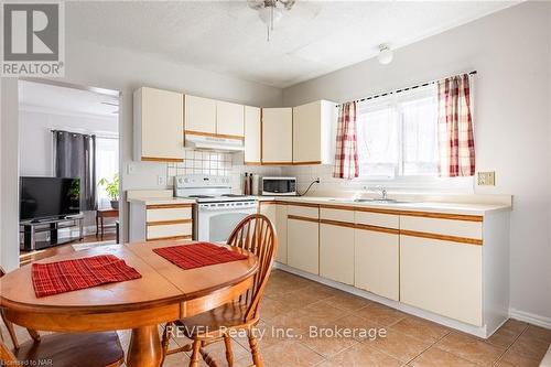 3 Delaware Avenue, St. Catharines (445 - Facer), ON - Indoor Photo Showing Kitchen