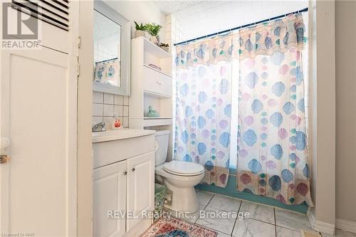 3 Delaware Avenue, St. Catharines (445 - Facer), ON - Indoor Photo Showing Bathroom