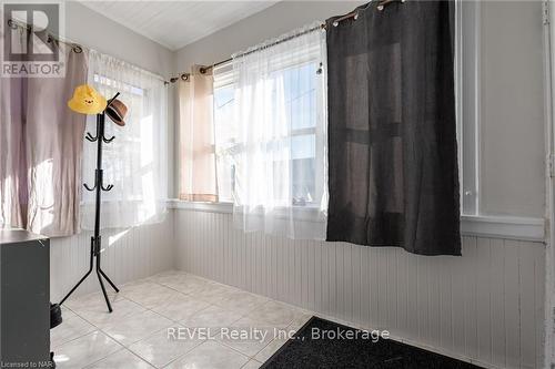 3 Delaware Avenue, St. Catharines (445 - Facer), ON - Indoor Photo Showing Other Room