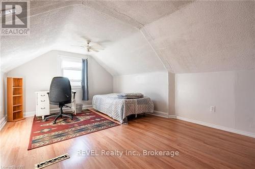 3 Delaware Avenue, St. Catharines (445 - Facer), ON - Indoor Photo Showing Bedroom