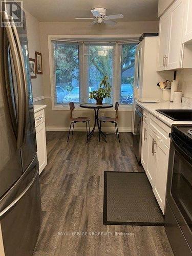 47 - 77 Linwell Road, St. Catharines (443 - Lakeport), ON - Indoor Photo Showing Kitchen