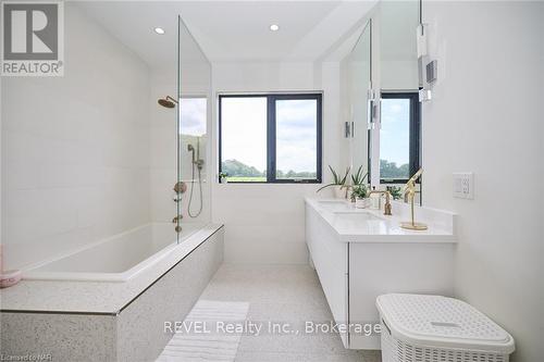 1508 Gregory Road, St. Catharines (454 - Rural Fourth), ON - Indoor Photo Showing Bathroom