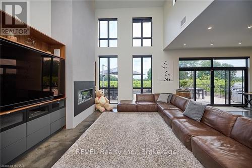 1508 Gregory Road, St. Catharines (454 - Rural Fourth), ON - Indoor Photo Showing Living Room