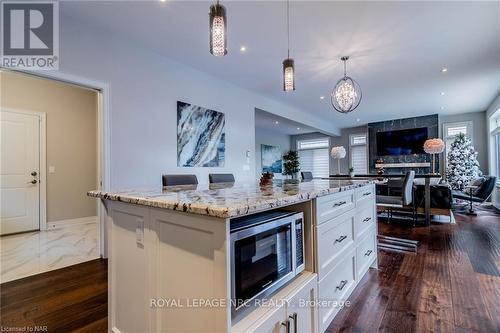 8 Tuscany Court, St. Catharines (453 - Grapeview), ON - Indoor Photo Showing Kitchen With Upgraded Kitchen