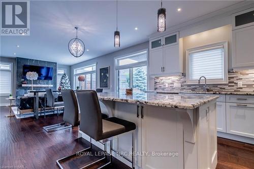 8 Tuscany Court, St. Catharines (453 - Grapeview), ON - Indoor Photo Showing Kitchen With Upgraded Kitchen