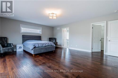 8 Tuscany Court, St. Catharines (453 - Grapeview), ON - Indoor Photo Showing Bedroom