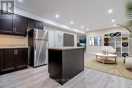 8 Tuscany Court, St. Catharines (453 - Grapeview), ON - Indoor Photo Showing Kitchen