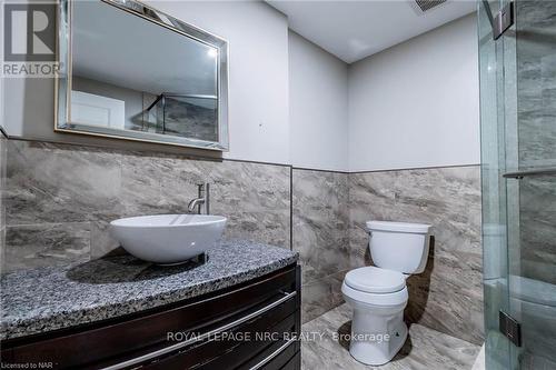 8 Tuscany Court, St. Catharines (453 - Grapeview), ON - Indoor Photo Showing Bathroom