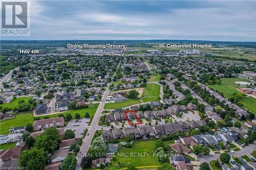 8 Tuscany Court, St. Catharines (453 - Grapeview), ON - Outdoor With View