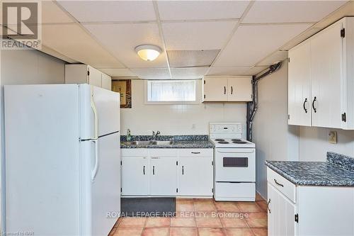 66 Rose Avenue, Thorold (557 - Thorold Downtown), ON - Indoor Photo Showing Kitchen