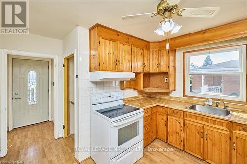 66 Rose Avenue, Thorold (557 - Thorold Downtown), ON - Indoor Photo Showing Kitchen