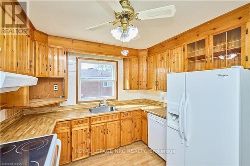 66 Rose Avenue, Thorold (557 - Thorold Downtown), ON - Indoor Photo Showing Kitchen