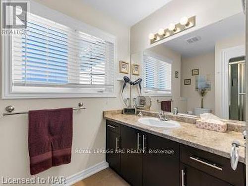 192 Winterberry Boulevard, Thorold (558 - Confederation Heights), ON - Indoor Photo Showing Bathroom