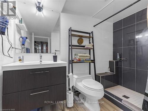 192 Winterberry Boulevard, Thorold (558 - Confederation Heights), ON - Indoor Photo Showing Bathroom