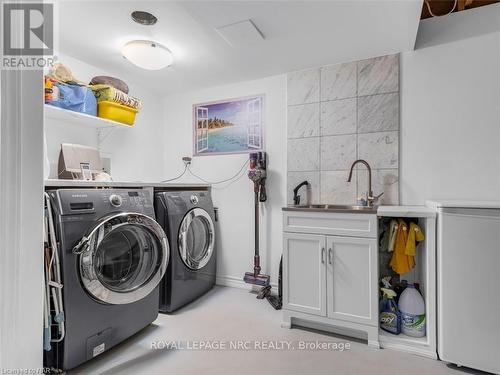 192 Winterberry Boulevard, Thorold (558 - Confederation Heights), ON - Indoor Photo Showing Laundry Room