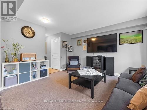 192 Winterberry Boulevard, Thorold (558 - Confederation Heights), ON - Indoor Photo Showing Living Room