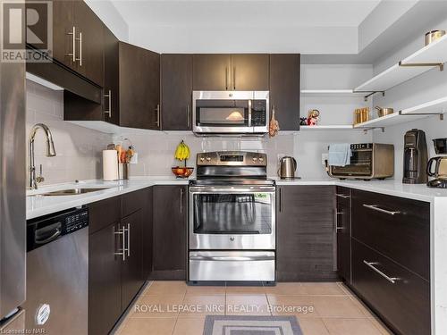 192 Winterberry Boulevard, Thorold (558 - Confederation Heights), ON - Indoor Photo Showing Kitchen With Upgraded Kitchen