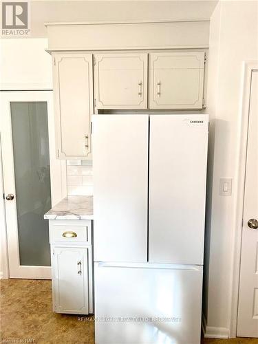 5 Rockdale Avenue, St. Catharines (460 - Burleigh Hill), ON - Indoor Photo Showing Kitchen