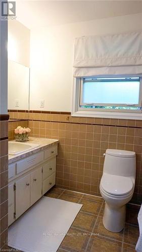 5 Rockdale Avenue, St. Catharines (460 - Burleigh Hill), ON - Indoor Photo Showing Bathroom