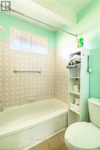 60 Robert Street, Welland (773 - Lincoln/Crowland), ON - Indoor Photo Showing Bathroom