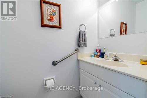 2 - 64 Forster Street, St. Catharines (442 - Vine/Linwell), ON - Indoor Photo Showing Bathroom