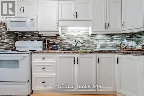 2 - 64 Forster Street, St. Catharines (442 - Vine/Linwell), ON - Indoor Photo Showing Kitchen